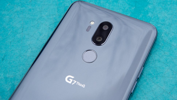 비즈니스 인사이더는 LG G7이 4가지 측면에서 갤럭시S9보다 낫다고 평가했다. 이밖에 LG G7은 퀄컴 스냅드레곤845 프로세서 탑재, 무선충전, 방수 기능 등 동일한 사양을 보유하고 있다. (사진=비즈니스 인사이더)