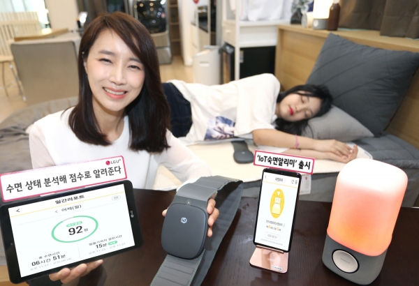 LG유플러스는 수면상태를 측정하고 분석해 건강한 수면습관 형성을 도와주는 ‘IoT숙면알리미’를 출시했다고 15일 밝혔다. (사진=LG유플러스)