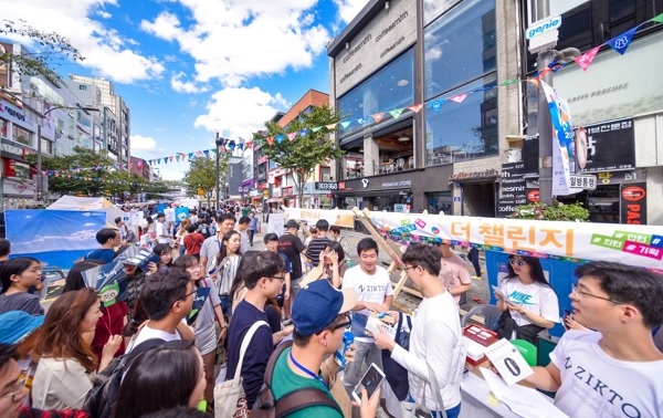 신촌 연세로에서 펼쳐진 스타트업 거리축제 'IF2017'(사진=디캠프)