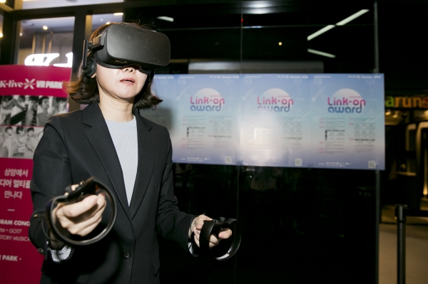 KT는 실감미디어 콘텐츠 공모전 링크온어워드의 VR 영화부문 수상작 4편을 부산국제영화제 VR 시네마 in BIFF 에서 선보인다 (사진=KT)