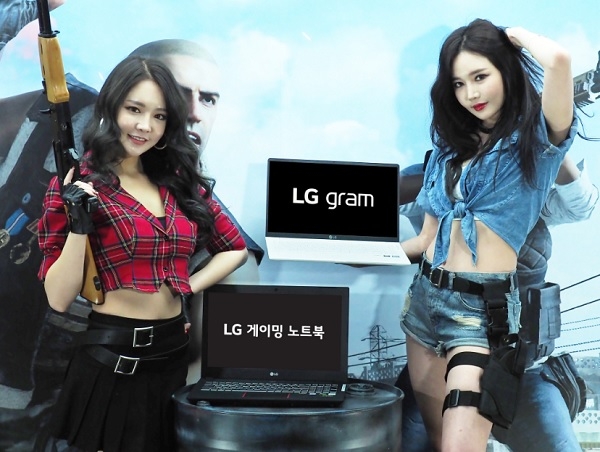 코스프레 모델들이 LG 게이밍 노트북, LG 그램을 소개하고 있다.(사진=LG전자)