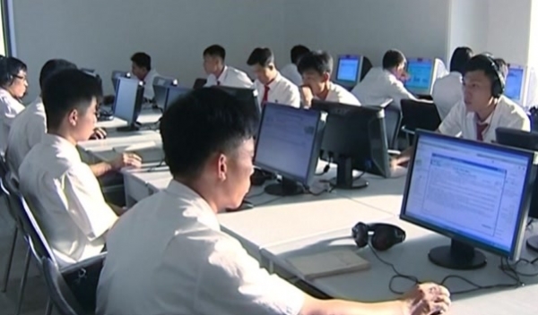 북한의 IT전문인력들. 북한의 IT인력들은 '고급 개발자'로 평가받고 있다.  (사진=YTN)