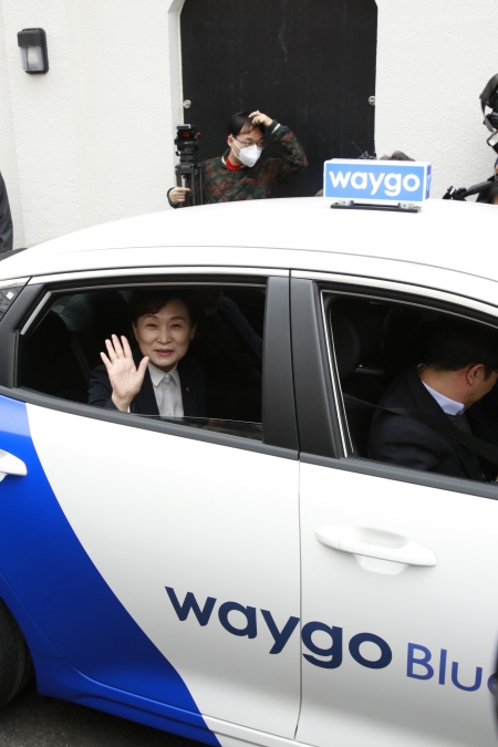 김현미 장관이 지난 3월 웨이고 블루 출시 간담회에 참석해 응원과 규제 혁신을 약속했다.(이미지=타고솔루션즈)
