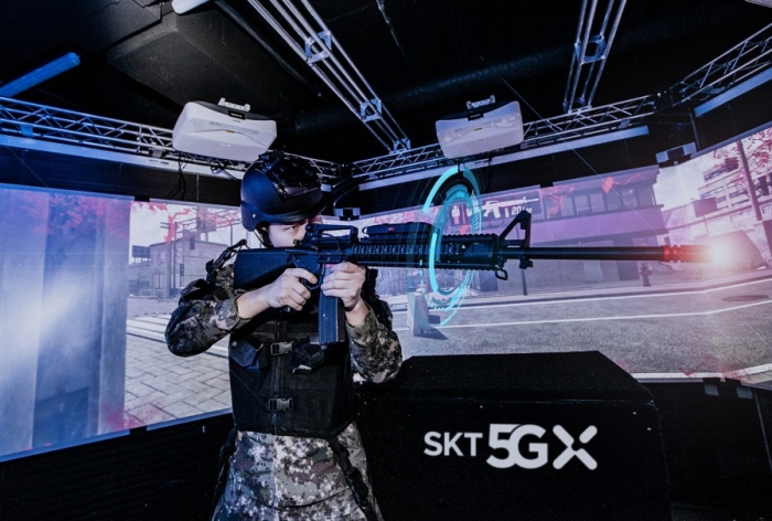 육사 생도가 VR 기반 정밀사격훈련 시뮬레이터로 전시 상황 사격훈련을 받고 있다.