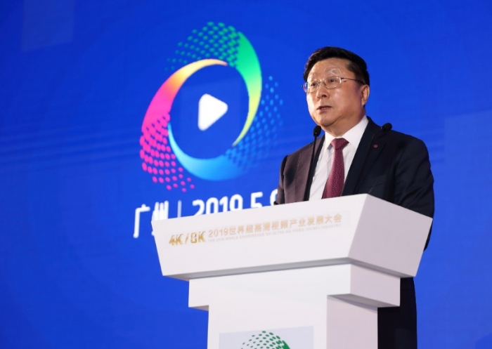 LG디스플레이 한상범 부회장이 9일, 중국 광저우 개최된 '2019 세계 UHD 산업발전대회'에서 '5G와 고화질 컨텐츠 시대의 디스플레이 역할과 도전'이라는 주제로 기조 연설을 하고있다.