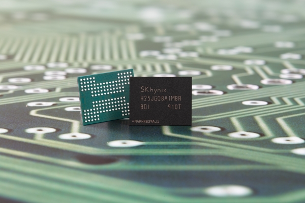 SK하이닉스가 개발한 96단 4D 낸드 기반 1Tb QLC 제품