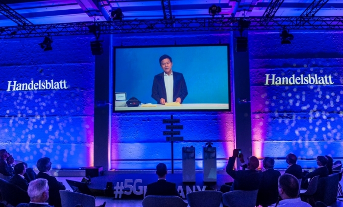 SK텔레콤 박정호 사장이 지난 9월 27일(금) 독일 베를린에서 열린 ‘5Germany’ 국제 컨퍼런스에서 독일 내 정·재계 인사들에게 5G 혁신 스토리와 노하우를 전수하며 ‘세계 최고 대한민국 5G’ 위상을 굳건히 했다.