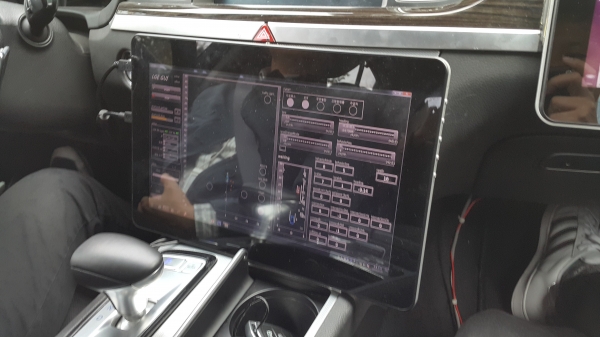 LG유플러스 5G-V2X 자율주행차 내부 (사진=백연식 기자)