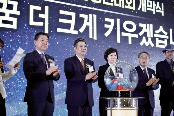 최승재 소공연 회장이 '소상공인 주간’ 선포식에서 대회사를 하고 있다.(사진=소공연)