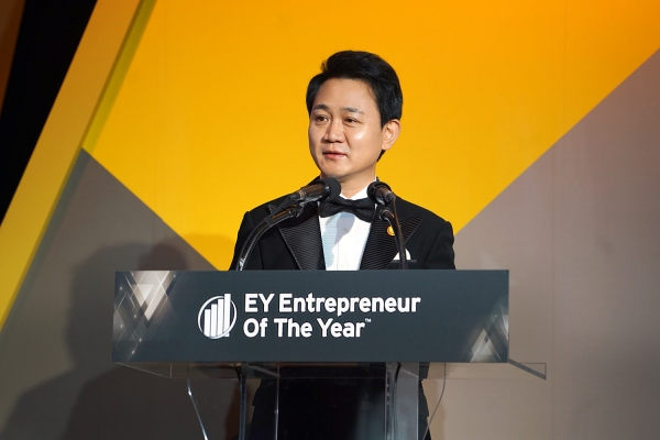 넷마블 방준혁 의장이 EY 최우수 기업가상 마스터상을 수상했다.(이미지=넷마블)