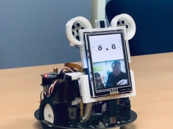 AI 페페로네를 구동기와 결합해 로봇처럼도 활용 가능하다(사진=석대건 기자)
