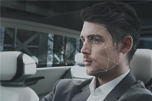 중국의 얼굴인식 AI 스타트업 딥글린트 기술을 이용한 현대모비스의 운전자 안면인식 기술 시연(사진=현대모비스)