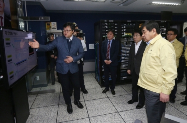 한상혁 방송통신위원장이 31일 YTN의 재난방송 상황을 점검하고 있다 (사진=방통위)