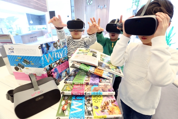 7800만여부가 팔린 베스트셀러 ‘Why?’를 3D VR 콘텐츠로 만나볼 수 있게 됐다 (사진=LG유플러스)
