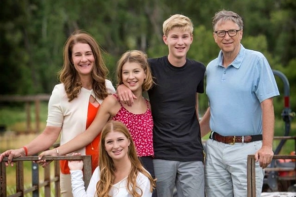 빌 게이츠와 그의 가족 /사진=빌 게이츠 페이스북