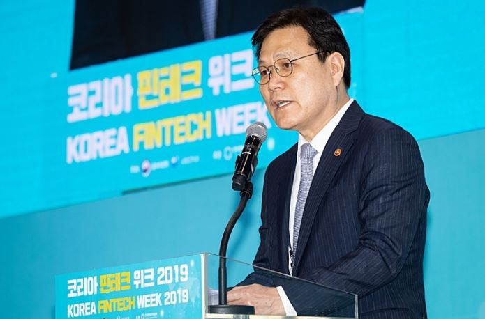 지난해 5월 23일 최종구 당시 금융위원장이 서울 동대문디자인플라자에서 열린 '코리아 핀테크 위크 2019' 개막식에서 발언하고 있다. (사진=금융위원회)