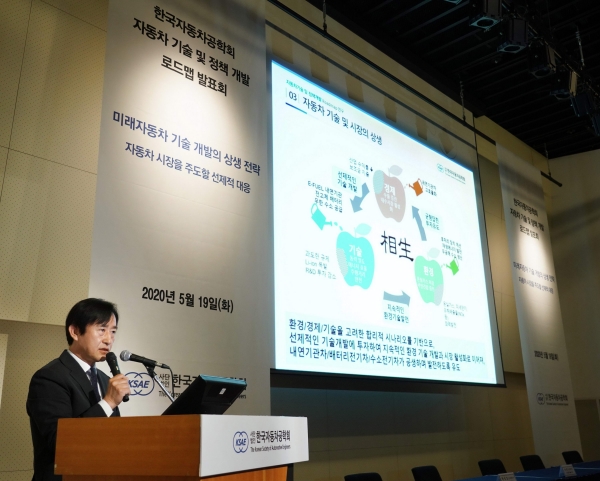한국자동차공학회 자동차 기술 및 정책 개발 로드맵 연구위원회 배충식 위원장
