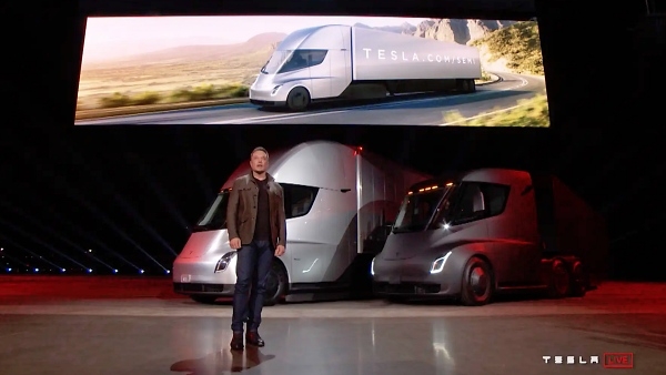 2017년 11월 테슬라 세미를 공개하는 일론 머스크 CEO [사진: 테슬라]