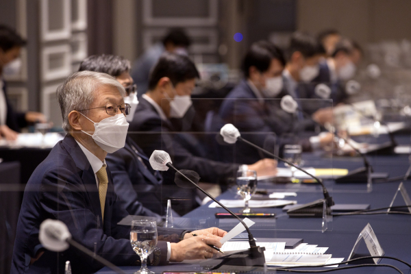 과학기술정보통신부가 18일 오전 서울 영등포구 켄싱턴호텔에서 '제1회 디지털뉴딜 민관협력회의' 를 개최했다. 최기영 과학기술정보통신부 장관이 인사말을 하고 있다 [사진 : 과기정통부]
