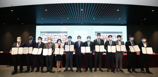 '중견기업 디지털연대'를 위한 업무 협약 현장.[사진: NHN]