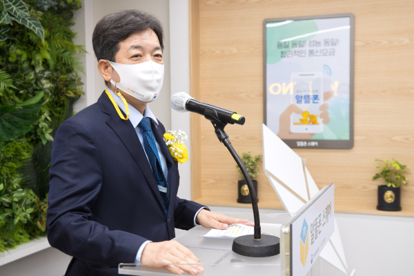 장석영 과학기술정보통신부 제2차관이 27일 오전 서울 서대문역 인근에서 열린 알뜰폰 스퀘어 개소식에 참석해 축사를 하고 있다 [사진 : 과기정통부]