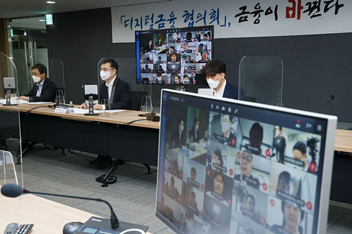 금융위원회는 지난 9월 10일 서울 마포구 프론트원에서 손병두 부위원장의 주재로 디지털금융협의회 첫 회의를 진행했다. [사진: 금융위원회]