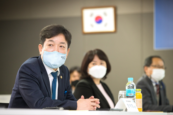 장석영 과학기술정보통신부 제2차관이 13일 오전 서울 중구 한국데이터산업진흥원에서 열린'데이터의 안전한 활용 촉진을 위한 간담회' 에 참석해 인사말을 하고 있다 [사진 : 과기정통부]