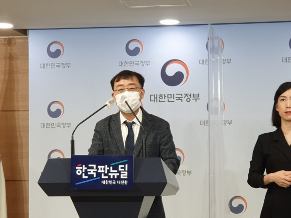 송상훈 개인정보위 조사조정국장이 기자들을 대상으로 질문을 받고 있다 [사진 : 개인정보위]