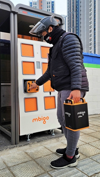 전기오토바이 배터리 교환 스테이션 [사진: 엠비아이]