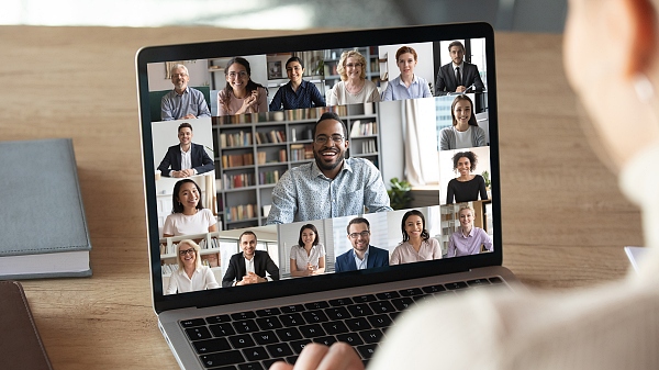 직장인의 재택근무 선호 경향이 두드러지고 있다 [사진: 셔터스톡]