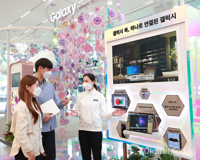 Device interoperability experience zone in Galaxy Studio in Samsung Digital Plaza [Photo: Samsung Electronics]