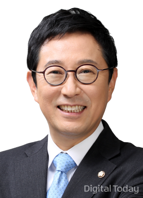 Rep. Han-Jeong Kim, representing the amendment to the Financial Holding Companies Act [Photo: Han-Jeong Kim's office]