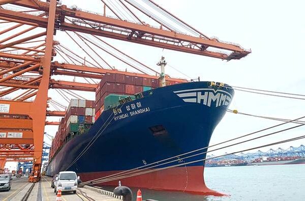 The HMM container ship Shanghai is loading export cargo