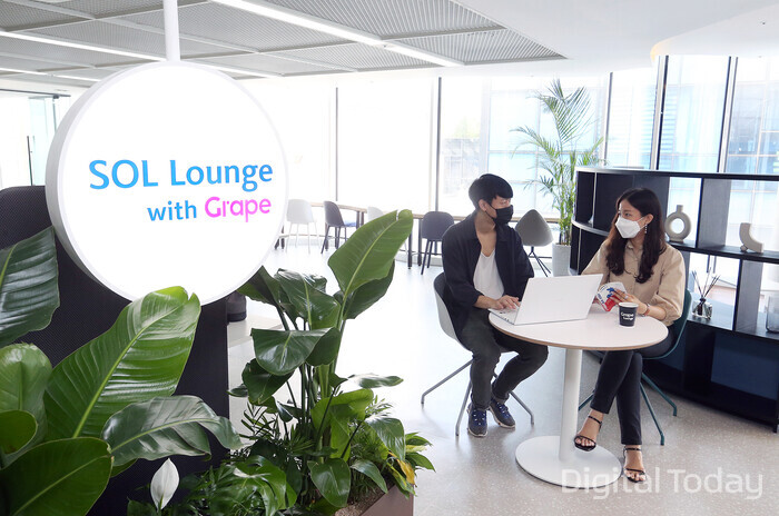 신한은행이 서울 명동 신한 익스페이스(Expace)에 마련한 쏠 라운지 모습 [사진: 신한은행]