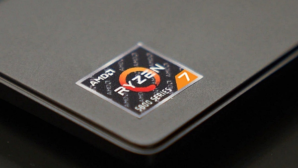 AMD 라이젠 7 프로세서가 탑재된 노트북 PC [사진: AMD]