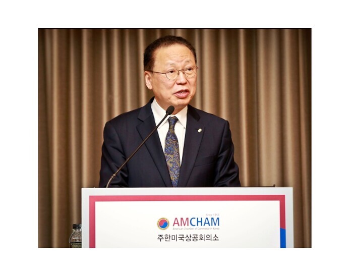 최근 금융연구원이 최흥식 연세대학교 초빙교수(사진)와 구본성 금융연구원 선임연구위원이 작성한 보고서를 공개했다.[사진: 금융감독원]