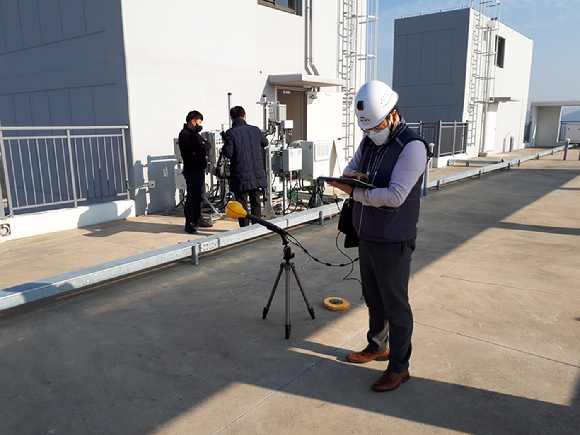 KCA 충청본부 전자파 측정 현장컨설팅 모습 [사진 : KCA]