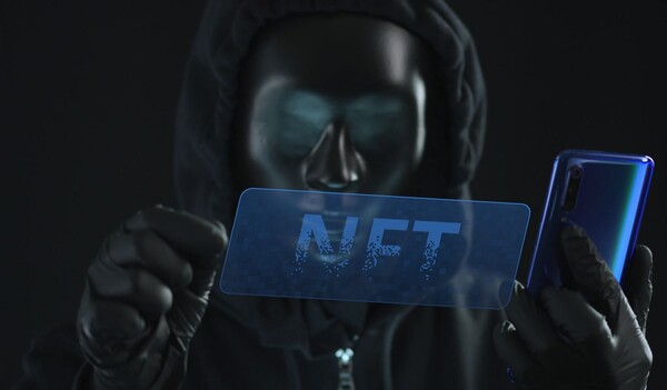 NFT 플랫폼의 취약점을 공격에 부당수익을 취하거나 NFT를 악용하는 사례들이 나타나고 있다. [사진: 셔터스톡]