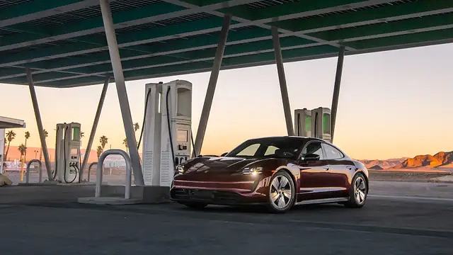 미국 대륙 횡단에 도전한 포르쉐 타이칸 전기차 [사진: 포르쉐]