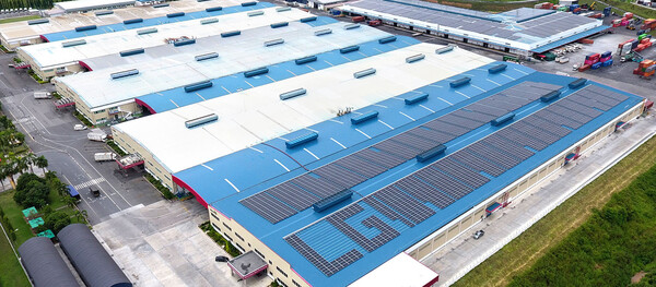 LG전자 태국 라용 생활가전 생산공장 지붕에 설치된 태양광 패널 [사진: LG전자]