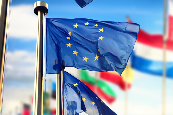 EU는 플랫폼의 플랫폼을 지향하는 아이아엑스 프로젝트를 추진하고 있다. 