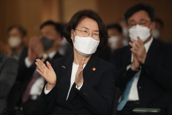 임혜숙 과학기술정보통신부 장관이 9일 오후 세종시 과기정통부 청사에서 열린 퇴임식에 참석했다. /과학기술정보통신부