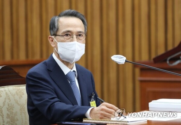 윤석열 정부 초대 국가정보원장인 김규현 원장이 지난 25일 서울 여의도 국회에서 열린 인사청문회에서 의원들의 질의에 답변하고 있다. [사진: 연합뉴스]