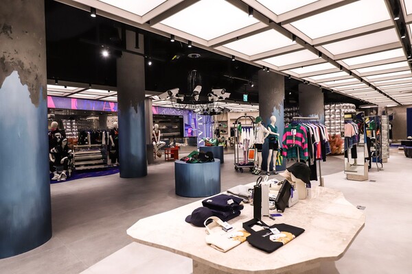 발란, 첫 오프라인 매장 여의도 IFC몰에 오픈[사진: 발란]