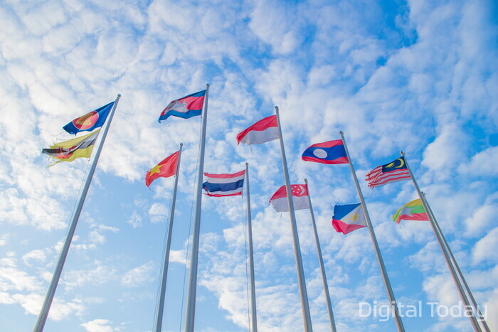 외교부가 아세안(ASEAN)에 한국의 오픈뱅킹을 전수하기 위한 연구를 진행한다. [사진: 셔터스톡]