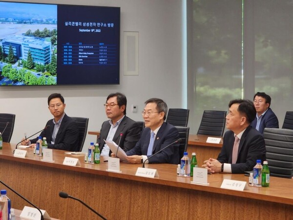 삼성리서치아메리카 방문한 이종호 과기정통부 장관 (앞줄 왼쪽에서 3번째)