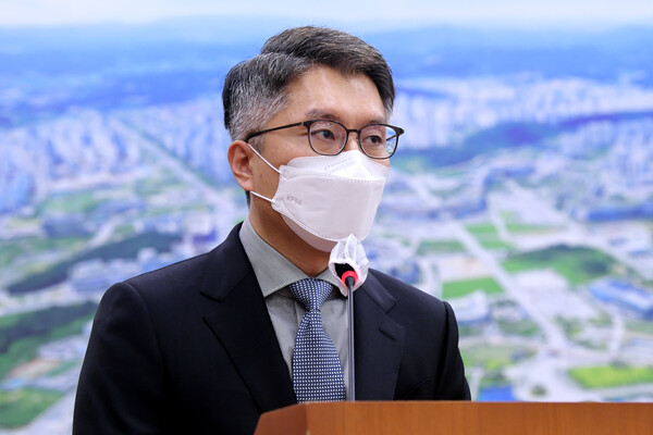 류긍선 카카오모빌리티 대표가 의원들의 질의에 답하고 있다. [사진: 연합뉴스]