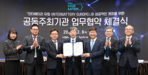 3자간 업무협약에 나선 전지산업협회, KOTRA, 코엑스 [사진: 한국전지산업협회]