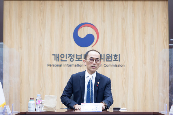 고학수 개인정보보호위원회 위원장이 12월 15일 오후 정부서울청사에서 개최된 출입기자단 간담회에서 인사말을 하고 있다 [사진 : 개인정보보호위원회] 