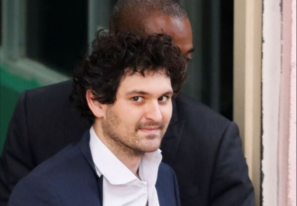 바하마에 송치된 샘 뱅크먼 프라이드 FTX 창업자 [사진:로이터]